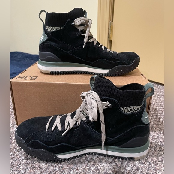 The North Face Men's Black and Green Sueded Waterproof Sneakers - Picture 2 of 9